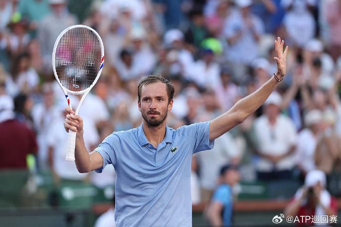 梅总在印第安维尔斯击败阿卡👉这是他第8次击败世界第一，也是2024年来的首次