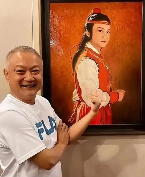 欧阳奋强，因饰演“贾宝玉”成为一代人的青春记忆。他娶了18岁的初恋，本是一段浪漫