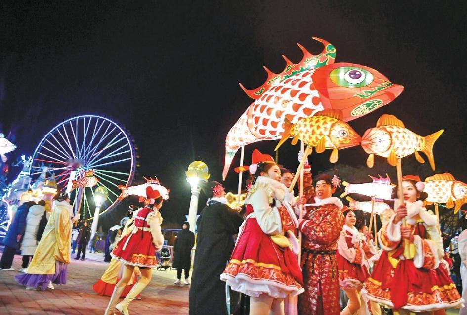 一句话总结春节消费：大家花钱都花的更理性、聪明了！今天马年春节期间的消费数据