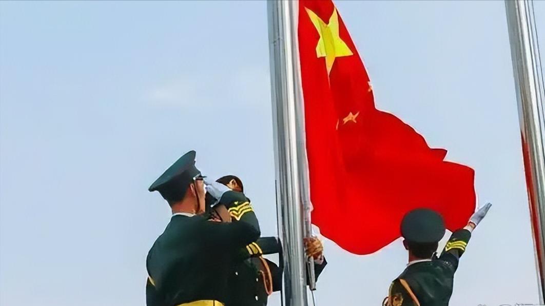 新加坡《联合早报》12月24日发文认为，圣诞节前夕，中国多地校园再次响起拒绝过洋