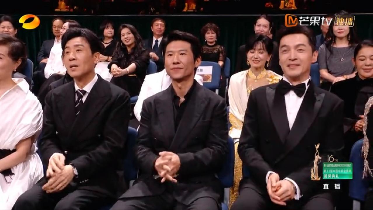 “金鹰奖颁奖典礼”小事故：1、马丽做为主持人，聊自己的偶像，聊到胡歌，聊到于