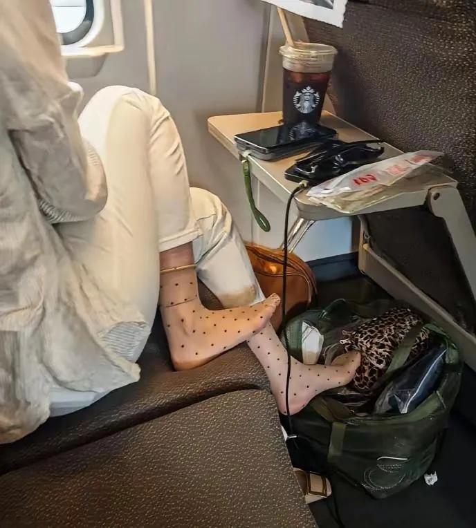 高铁上遇到这种乘客该如何应对？