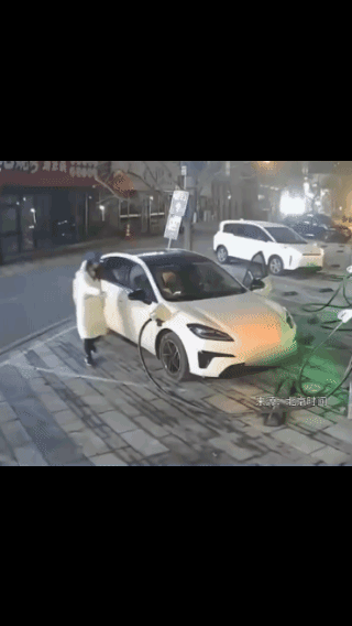 这就是纯纯的坏！不偏不倚恰好压到枪头，技术牛了一次没用对地方！[捂脸哭]