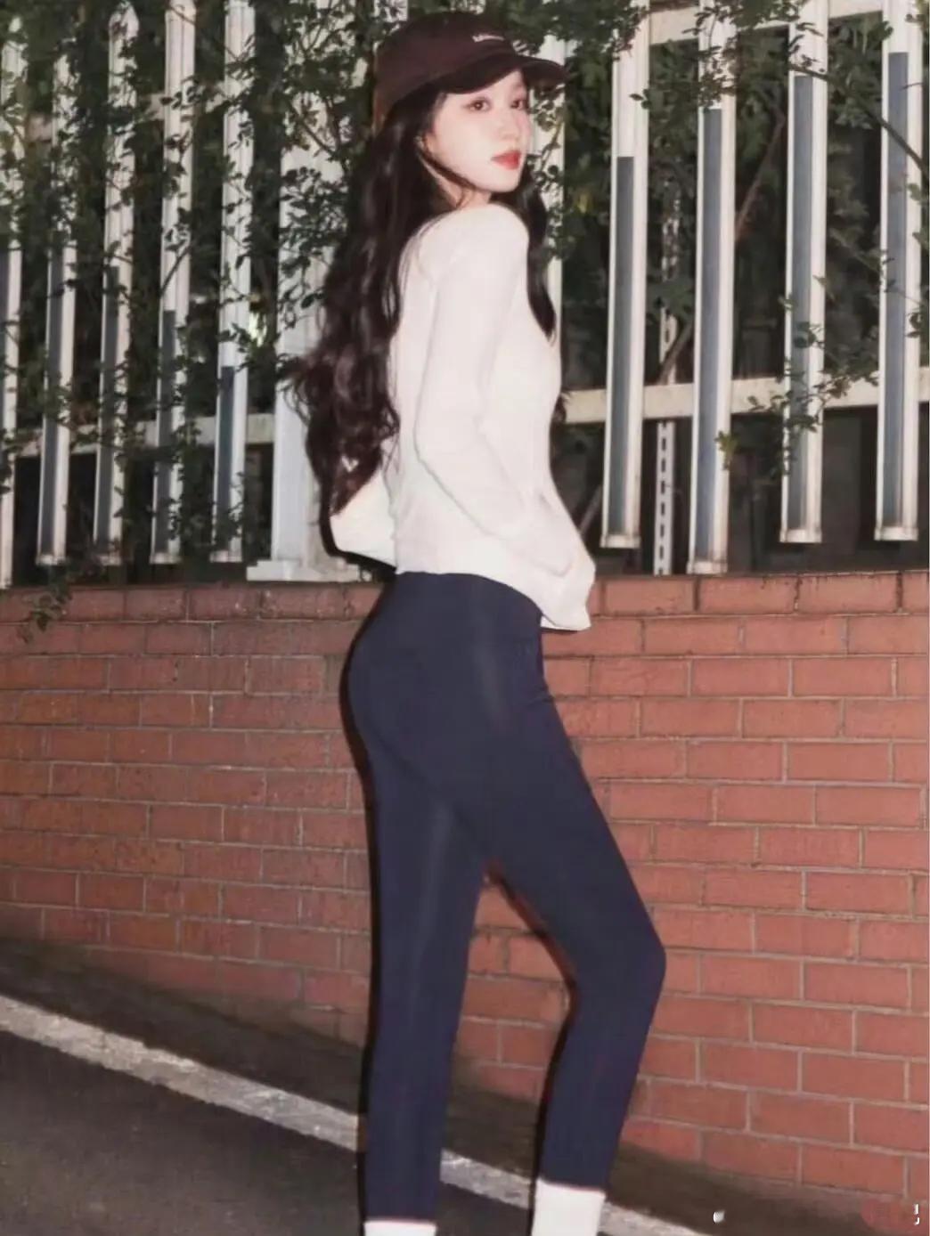 王楚然穿鲨鱼裤！性感到我想哭