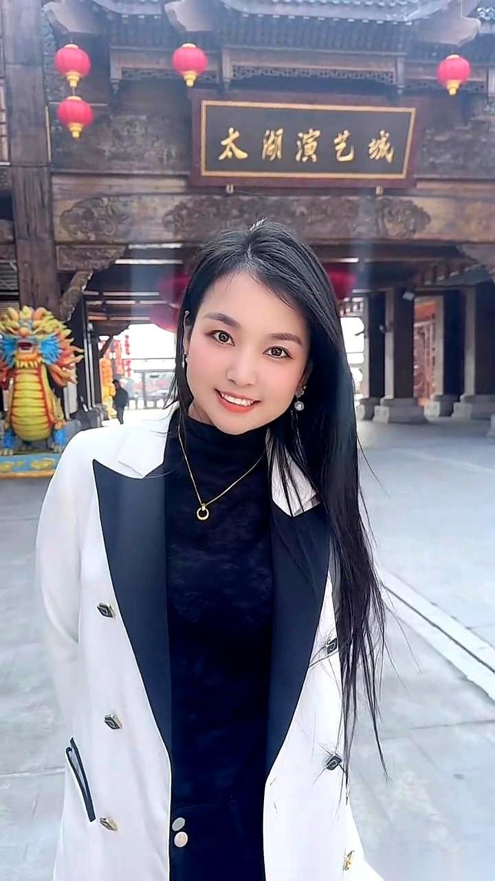 儿子脱口而出：“医院。”父亲摇摇头。“那是监狱？”父亲还是摇头，不说话了。