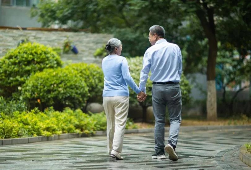 经常散步对肝好吗？医生发现：肝脏最喜欢的4件事，平时要多做散步属于温和有氧运