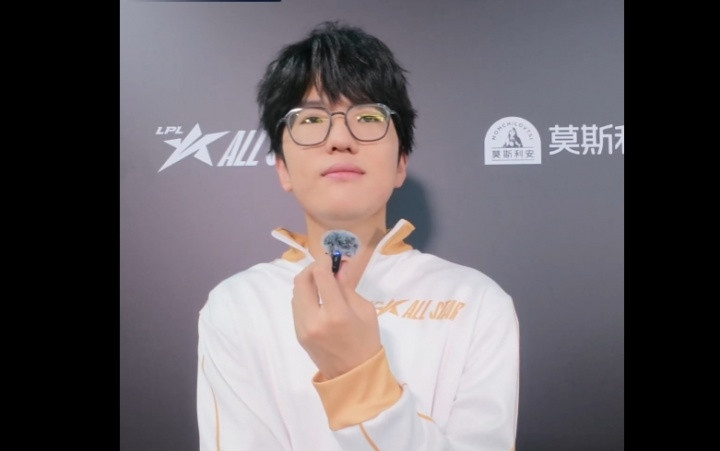 Jiejie: 今年结果不是很顺利;我加盟还没几天Xiaohu投喂我好多次