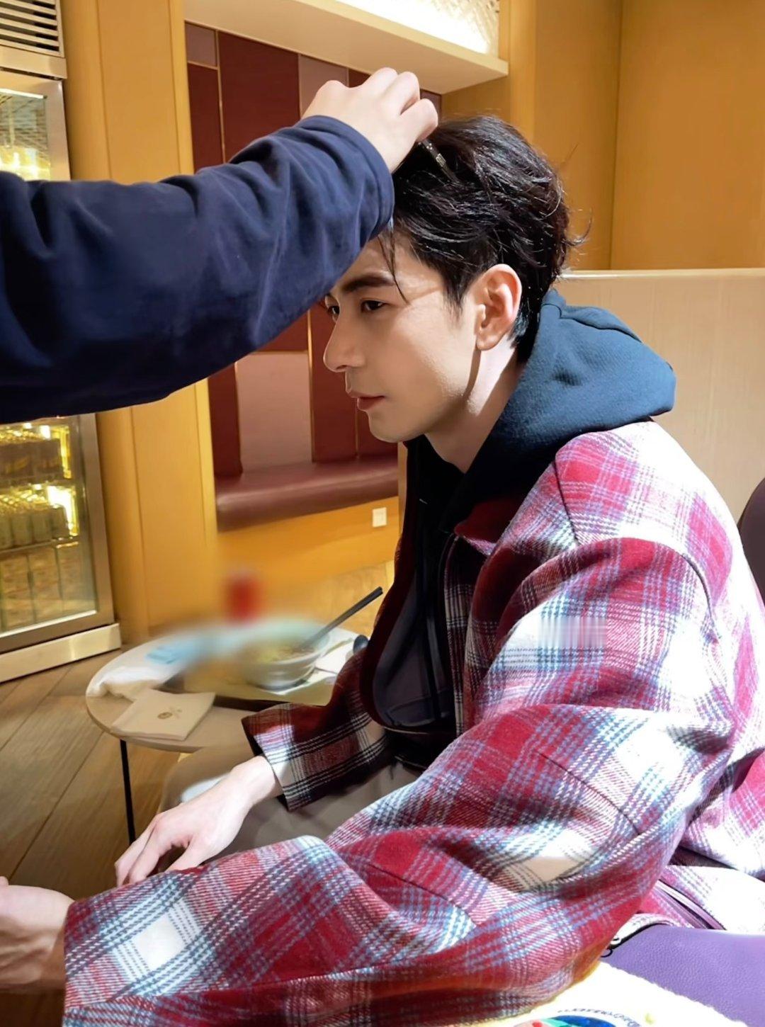 陈星旭的一组自拍～“蒸蚌！当然说的是我的自拍技术🤳（独自欣赏版）”