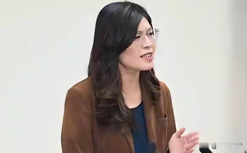 一边硬刚美国军购，一边派幕僚赴美铺路？郑丽文的两岸迷局，骗不了民心2026