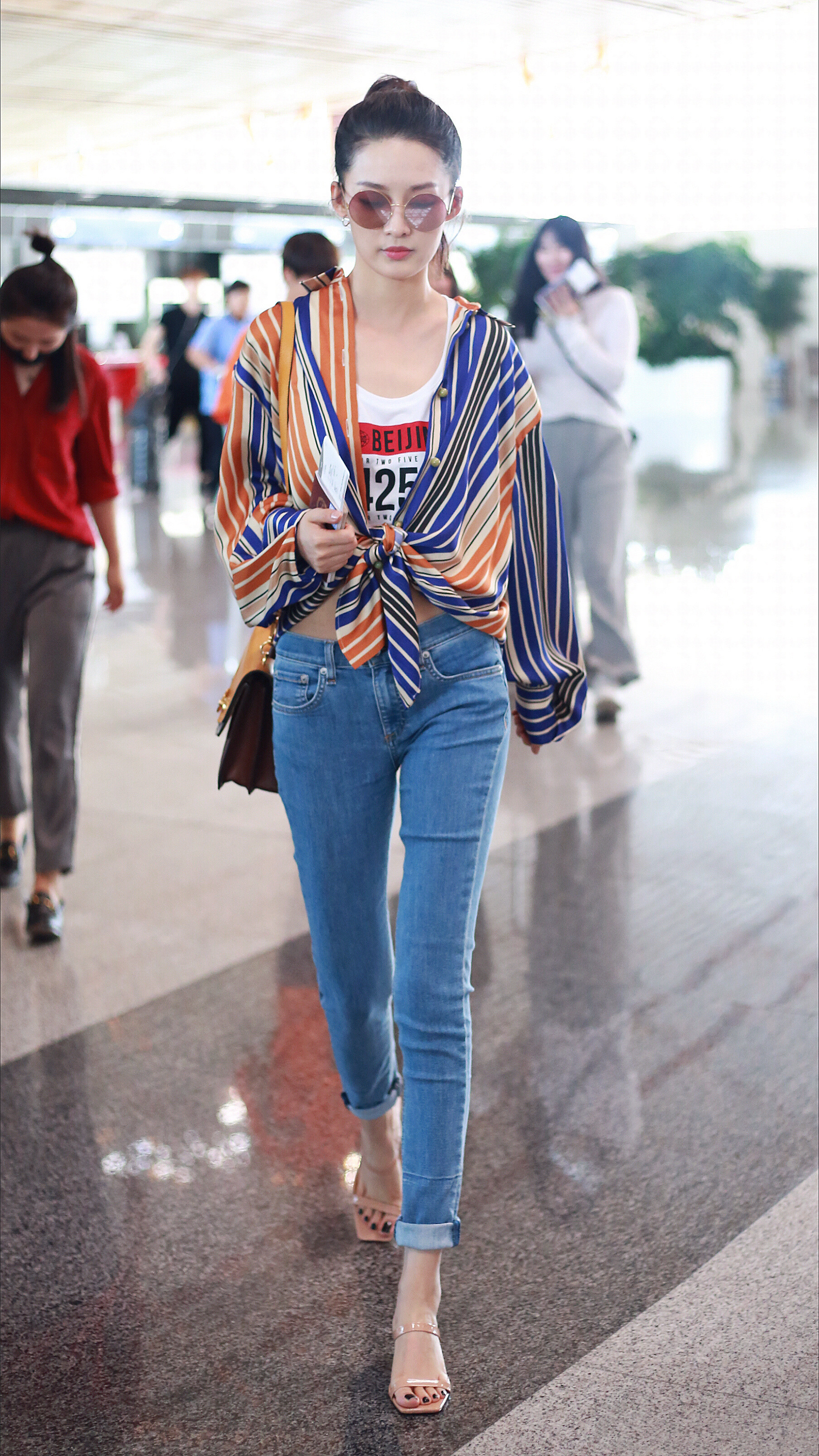 李沁2018北京机场路透好美的沁宝