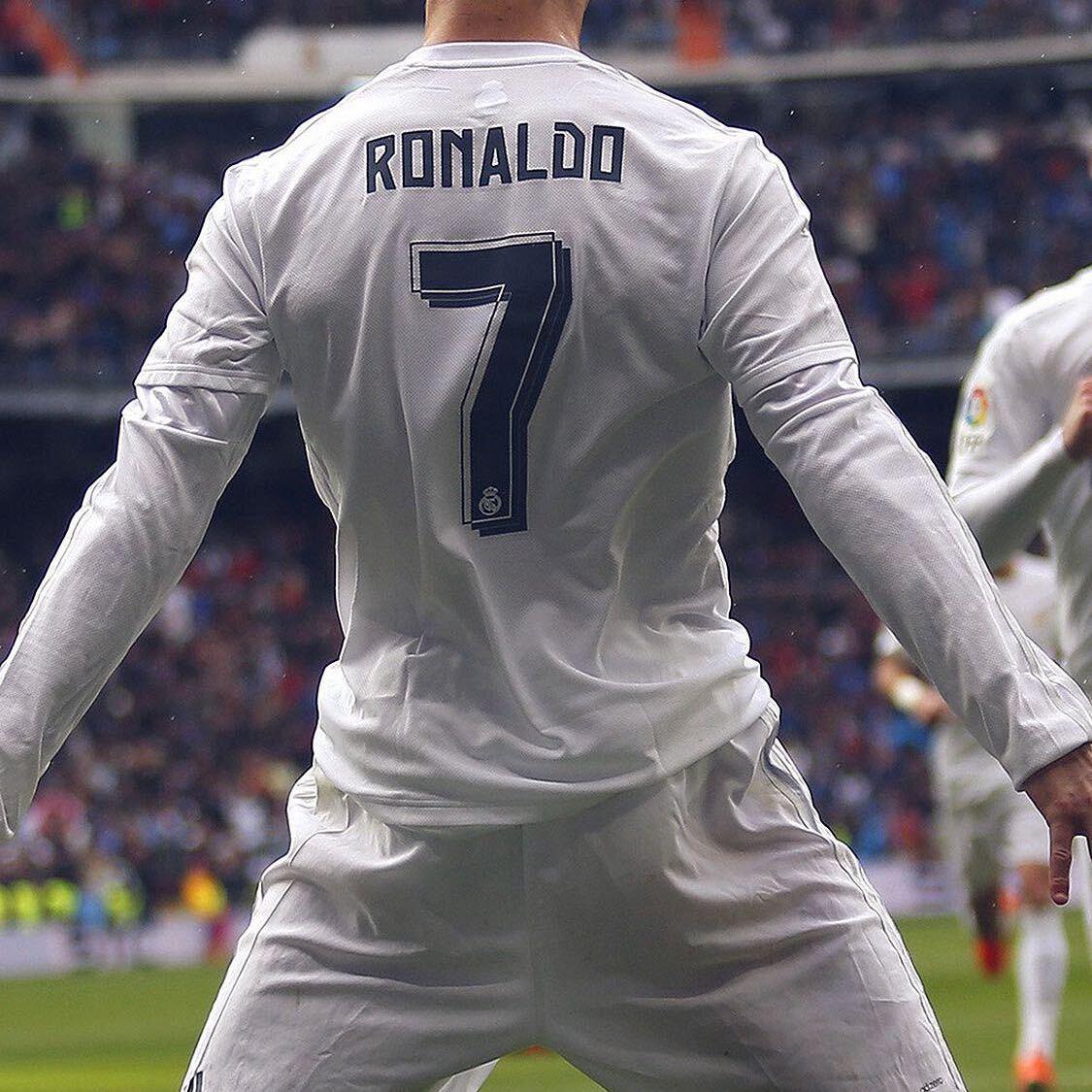 C罗真的是葡萄牙的累赘吗？当然不是。很多人说没有罗哥的葡萄牙9比1大胜亚美尼亚