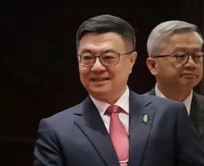 卓荣泰也够不要脸的。这个时候还好意思喊出岛内要朝野团结，共同面对动荡的国际形势，