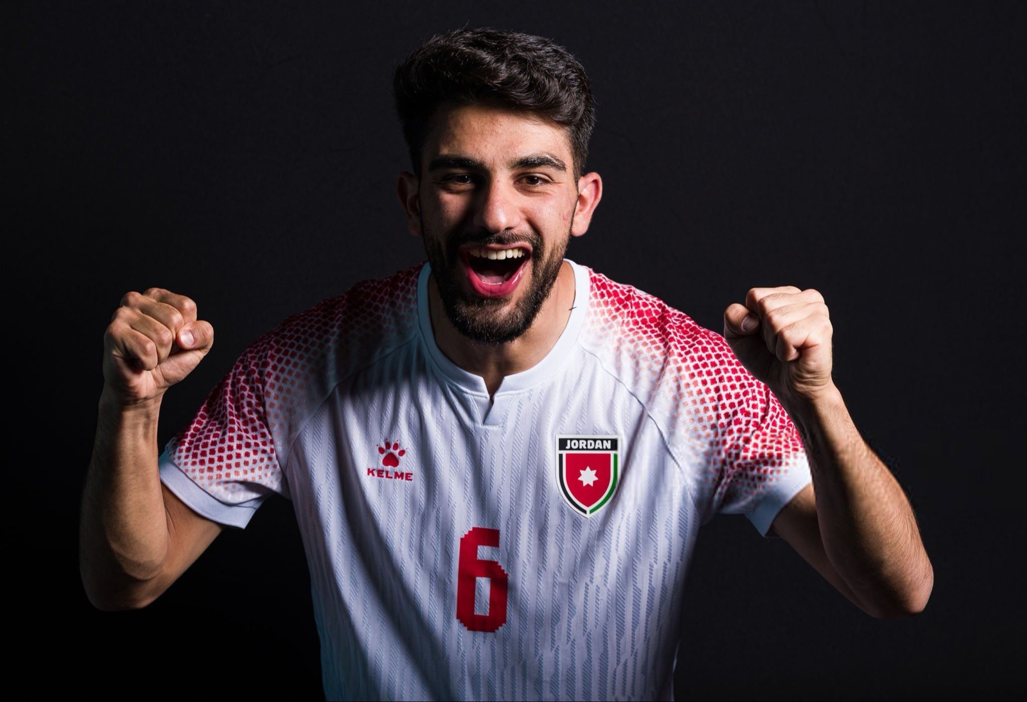 🇯🇴约旦球员阿梅尔·贾穆斯：“关于阿根廷，老实说，我……我是阿根廷的球迷。有