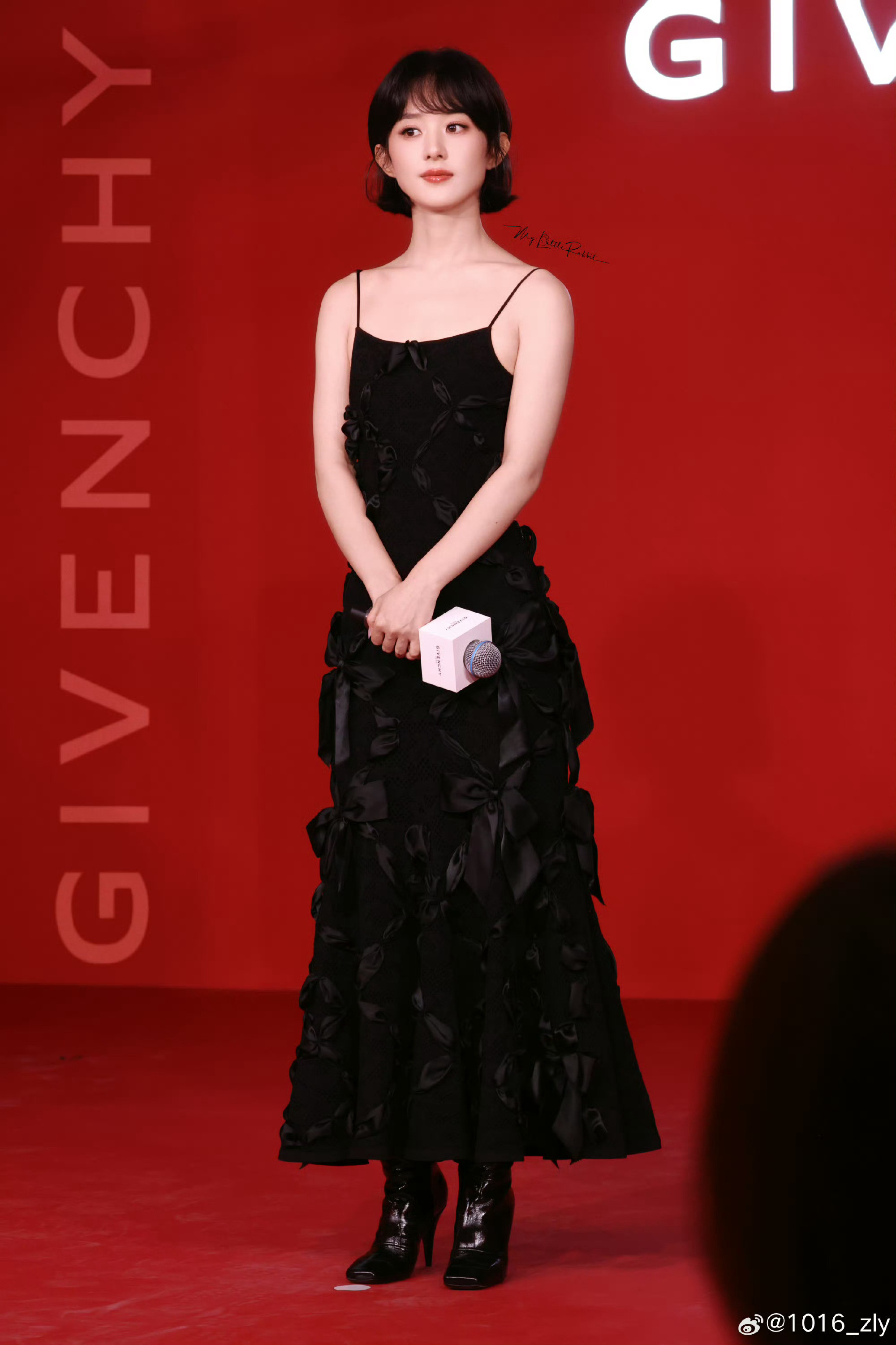 赵丽颖｜今日活动造型分享赵丽颖身着Givenchy2026秋冬系列黑色蝴蝶