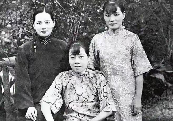 1949年，蒋介石下野前动了杀心，密令对宋庆龄下手。孙科得知后连夜踹开特务据点大