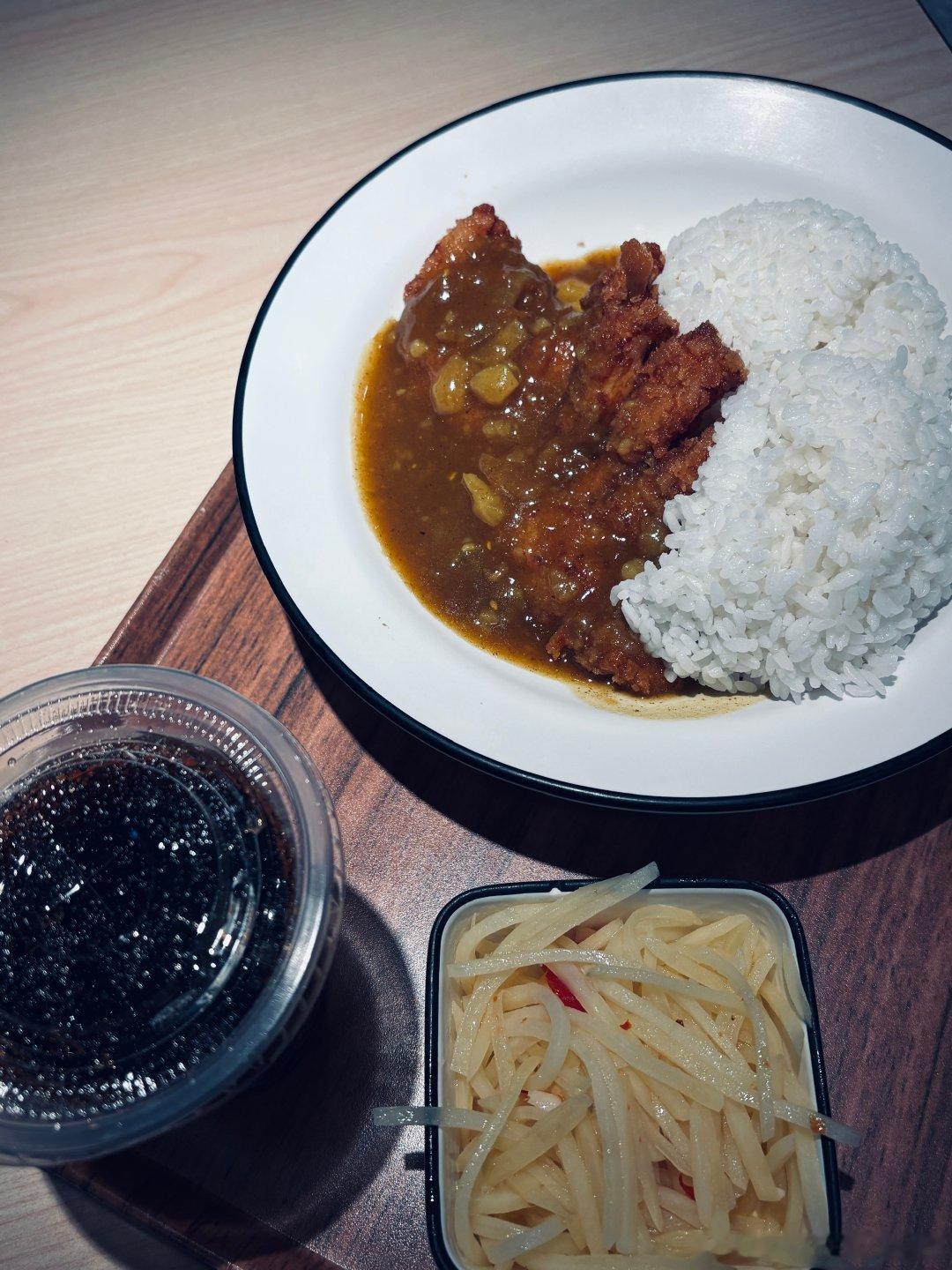 下班晚了点晚饭本打算吃牛肉汉堡肯德基没有想吃的那种刚好看到有人吃饭那就吃乡村基回家路上听那英的《回声