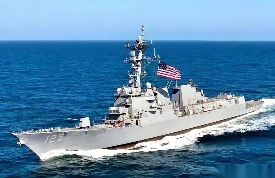 最扎心的一幕，就是委内瑞拉的军舰，护送着自家的油轮，送到公海的边界线，然后……调