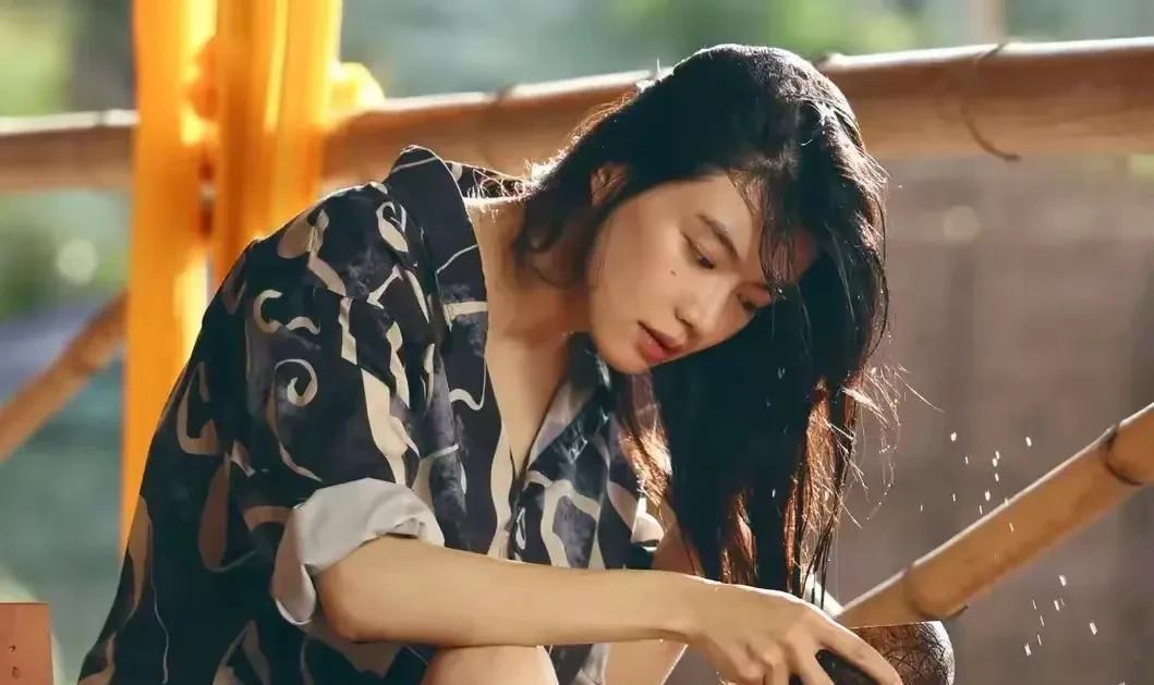 《扫毒风暴》卢少骅三任妻子谁才是最后的大赢家？第一任妻子刘青为了她锒铛入狱，前途