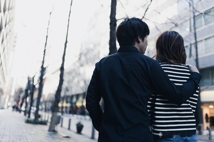 为什么情人一见面就想着睡？原因很现实：1、情人之间一般是悄悄见面的，这种刺激感