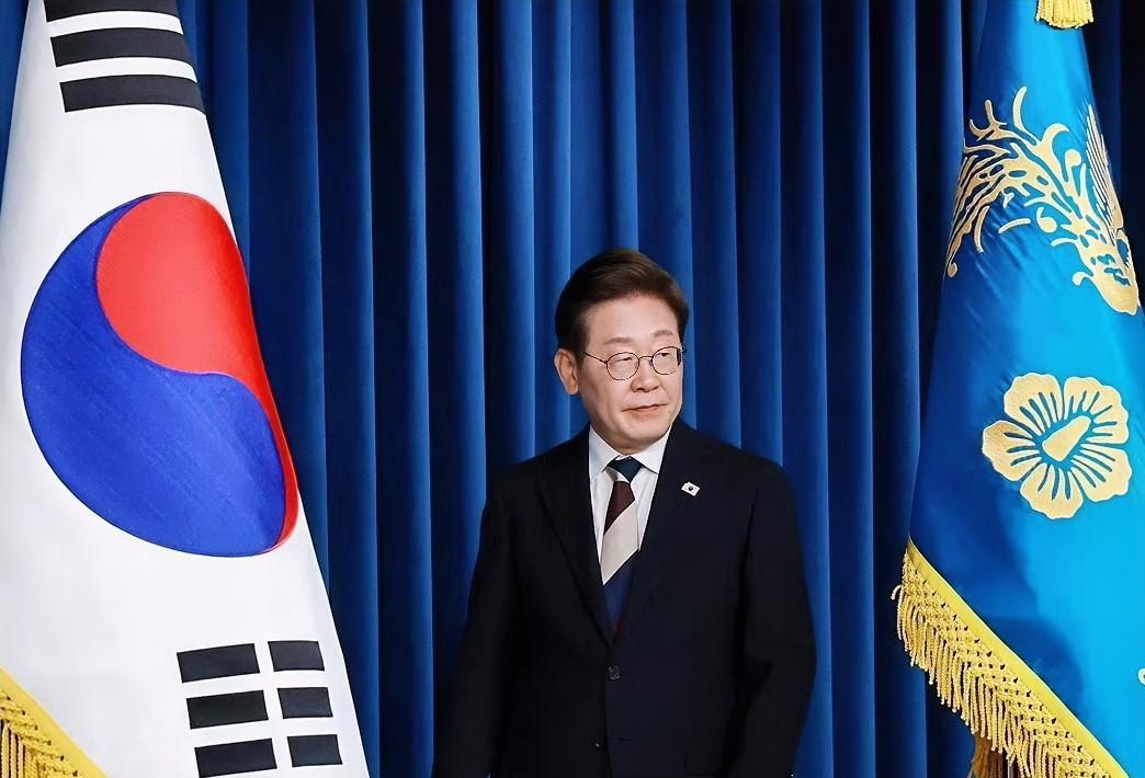 厉害了！韩国总统李在明上任一周之后，韩国媒体公布的最新民调显示，有58.6%的韩