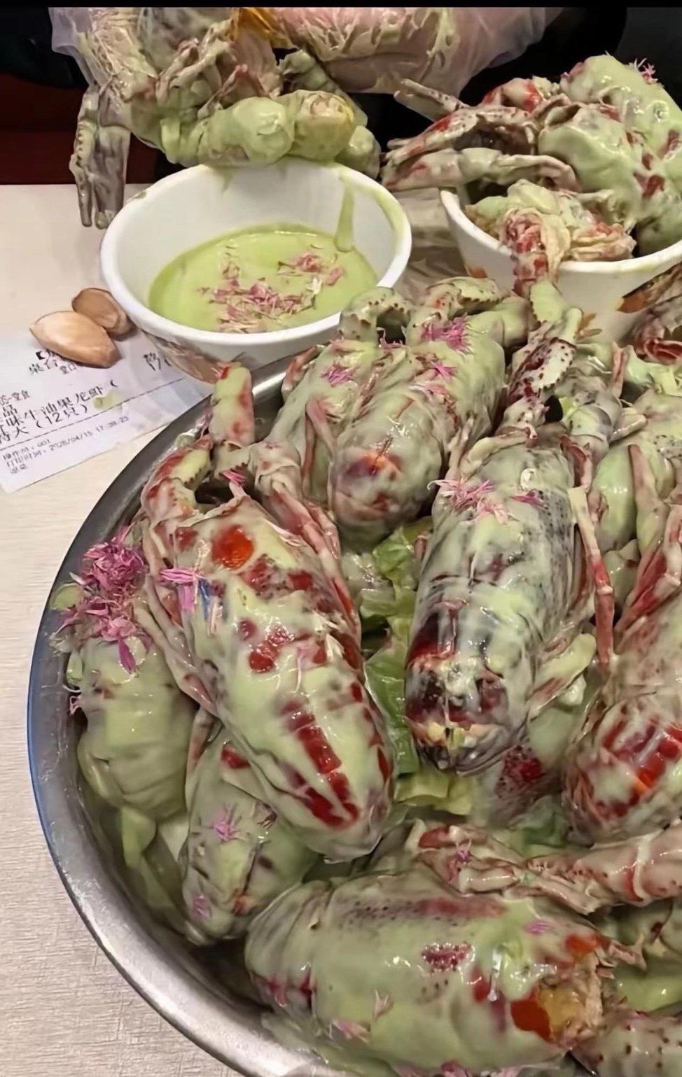 第一次看见这样做小龙虾的，看完倒胃口