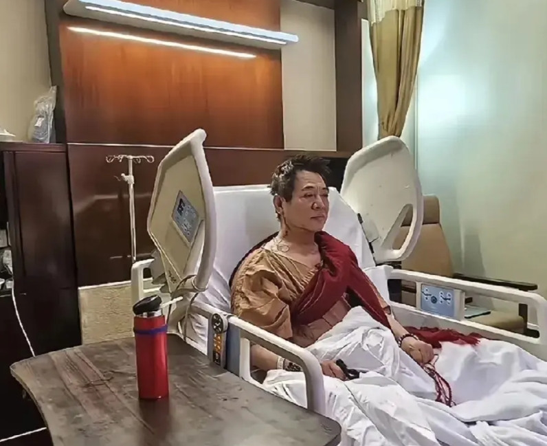 李连杰这次生病，住的是新加坡一家顶级私立医院，亚洲数一数二的高端医疗机构。令