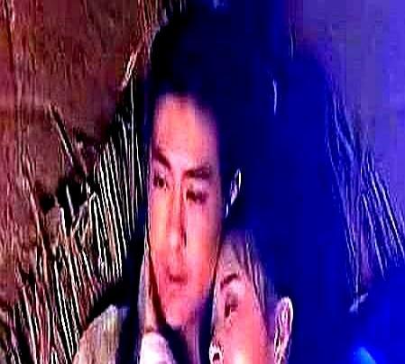 19岁蒋欣嫌他老，拍吻戏前互啃大蒜。这事发生在张纪中版《天龙八部》的片场。