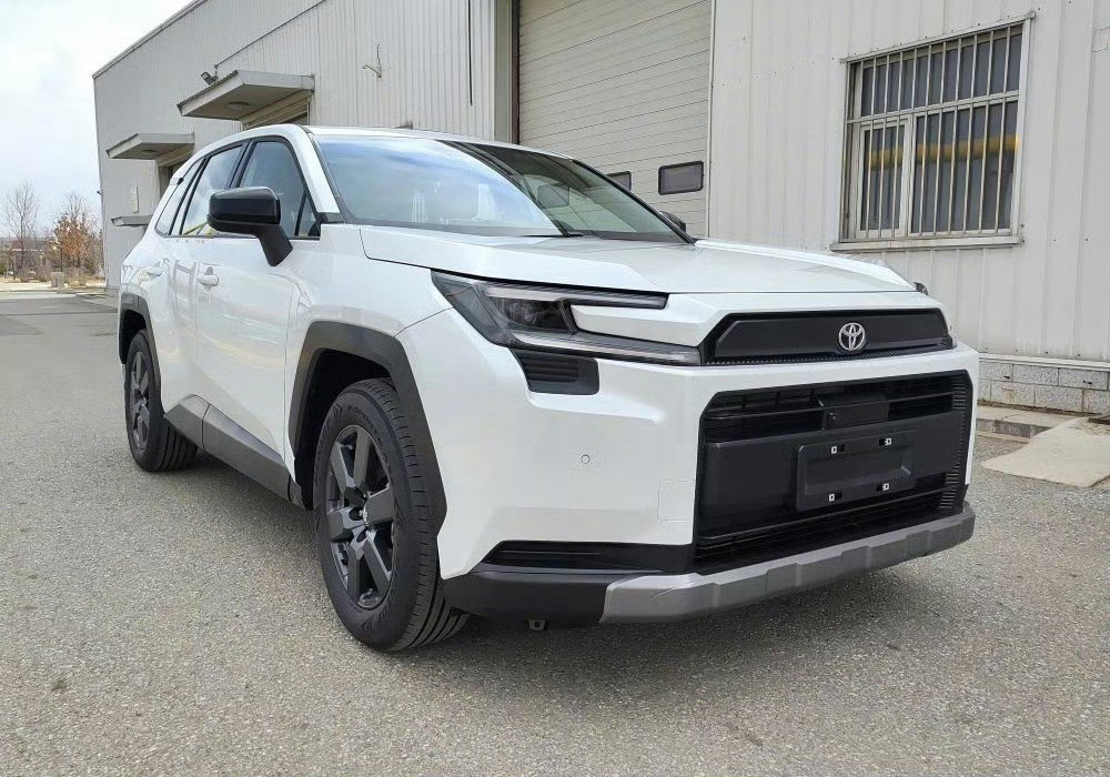 全新丰田RAV4申报图前脸总给我一种斯巴鲁森林人的感觉[笑着哭]​​​