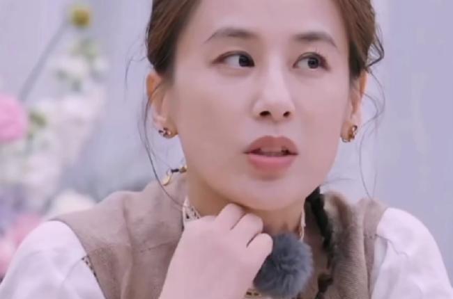 黄圣依的下一段婚姻会是和贾乃亮吗？网友们好期待。在最近的一期节目中，主持人问：