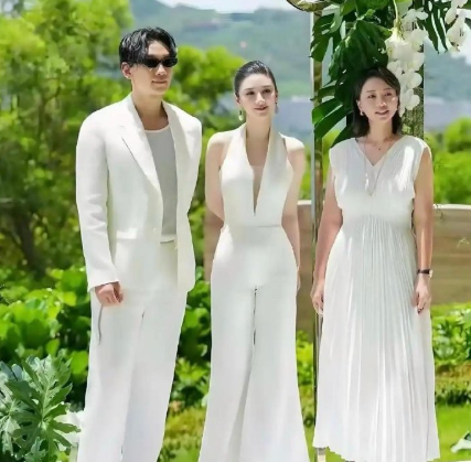 黄奕站Rain旁，瞬间成韩剧女主​​​