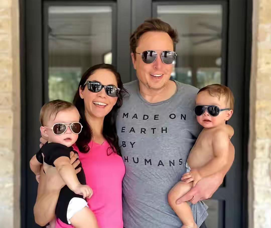 马斯克就是马斯克，不仅他的公司都是高科技，就是造人的过程也是科技感十足。老马这十