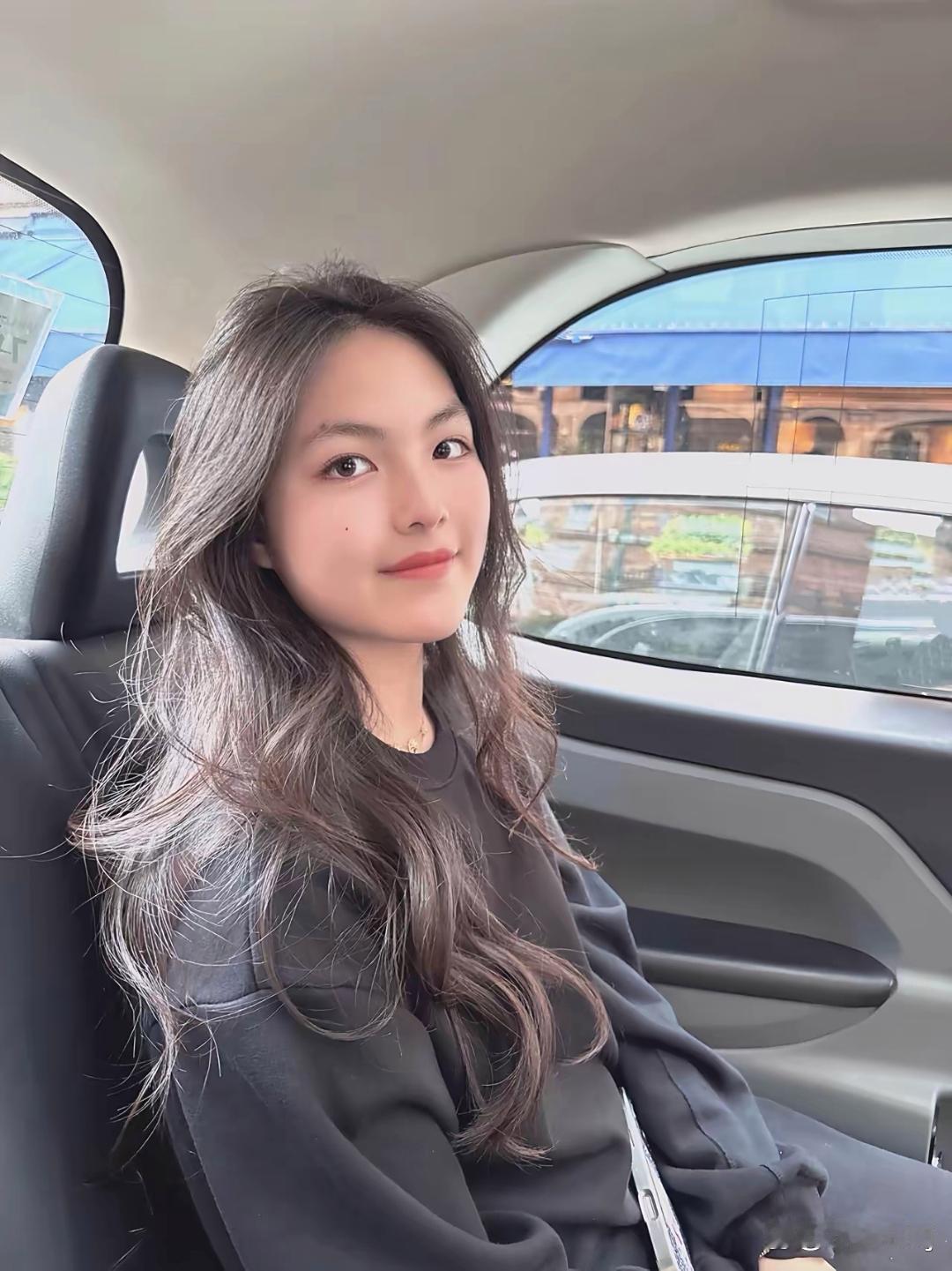 果然有钱人从头发丝开始就是精致的。​​​