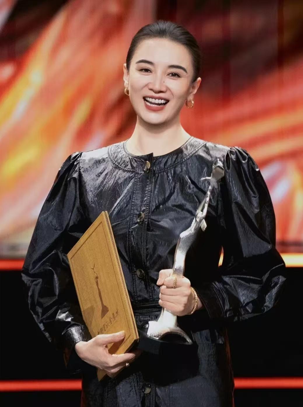 我敢说，今晚的飞天奖最佳男演员和女演员，大概率会是这两个人！今晚第