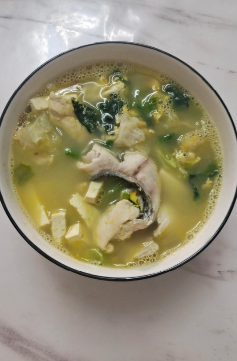都说患难见真情，但患难也试真心。我一个堂哥，31岁才娶上媳妇，花了18万彩礼，还