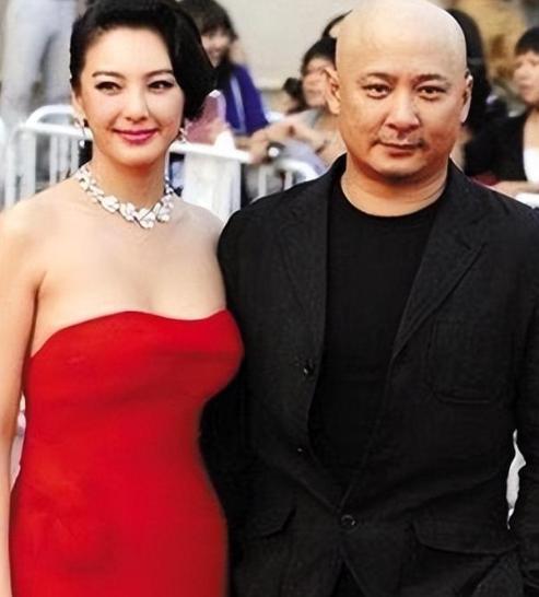 2011年，王全安全然不顾女友余男怀孕，私下约张雨绮吃饭，两人喝的有点多，为了张