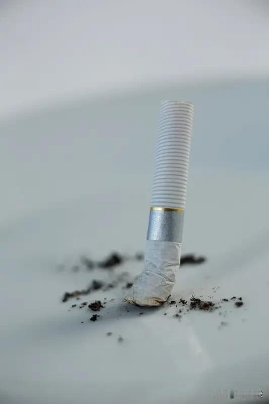 “抽了20年烟，说戒就戒反而要出问题？”上周后台收到粉丝私信，说自己刚戒3天就浑
