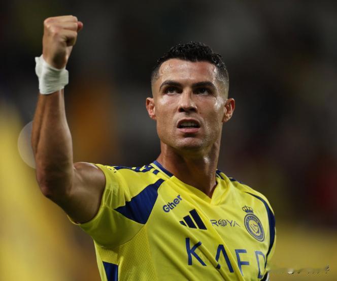 从“拒薪离队”到“顶薪续约”，短短24小时，C罗再次上演足坛反转王操作，40岁