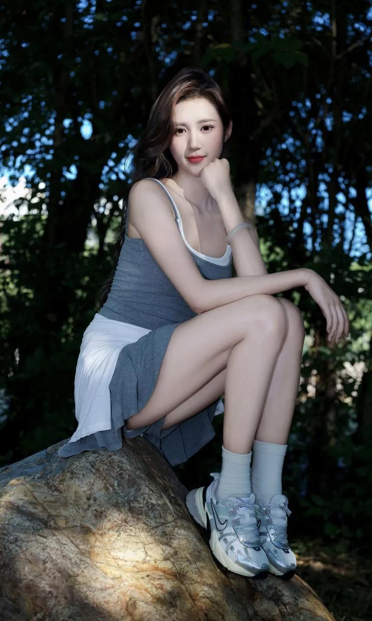 时间飞快，忙碌的生活，带走的只是时间，带不走我对您的关怀，一声问候，愿您开心常在