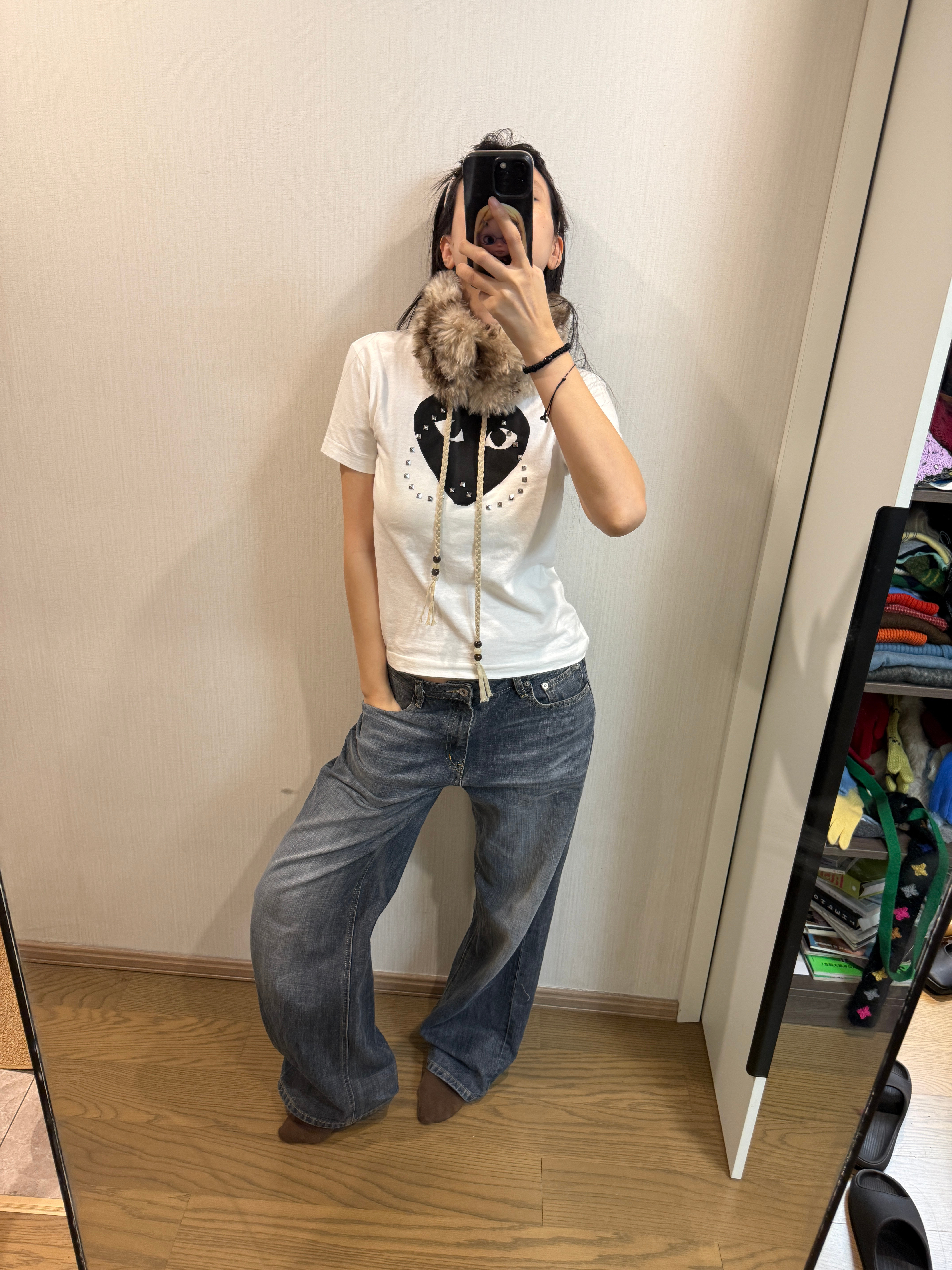 从下期羽绒服拆下来的领子搭我平时的衣服再套个黑色马甲又是洋气的大哥一枚​​​