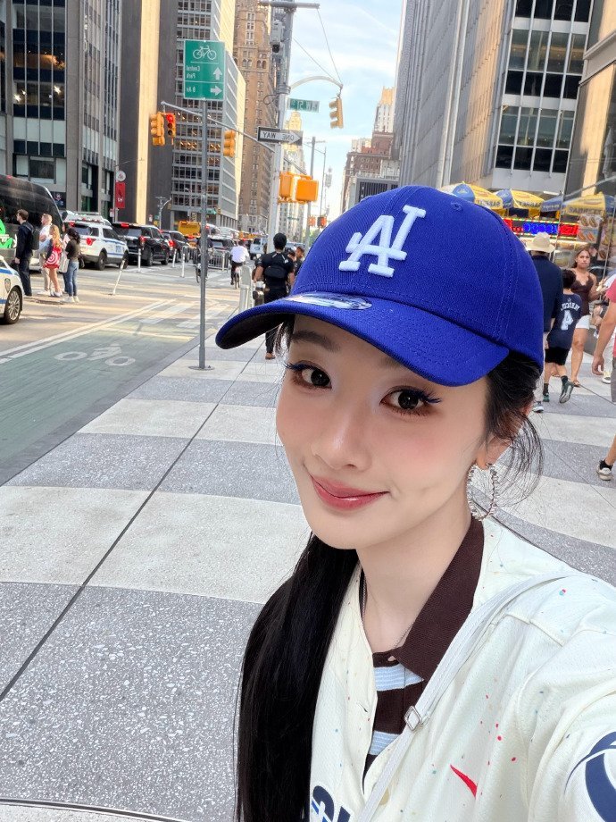 杨紫杨紫董竹君杨紫玉兰花开君再来💜✨世界需要讲讲道理，但我最偏心你杨紫董