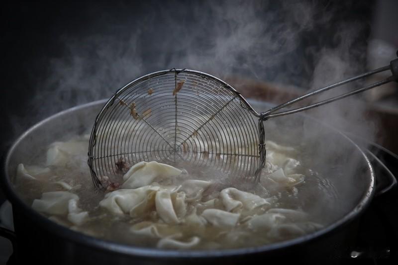 鸡汤馄饨（续）6.累成狗还感动成影帝，年度最佳自虐奖颁给你。7.给普通