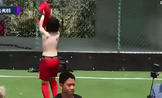 中国足球小将，为中国足球带来了新的希望。小将们的表现着实令人眼前一亮！董璐对他们