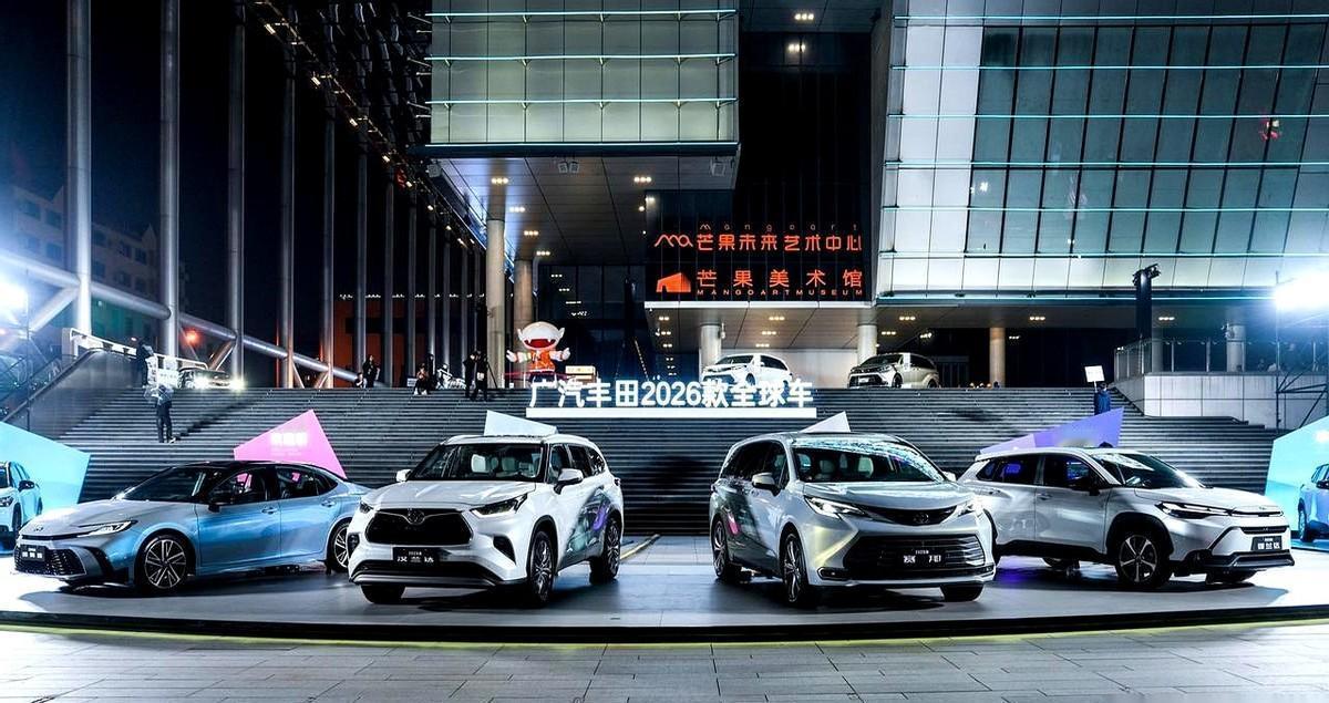 丰田终于不讲“省油耐造”了。2026款锋兰达入门版直接塞进高通8155芯片，这在