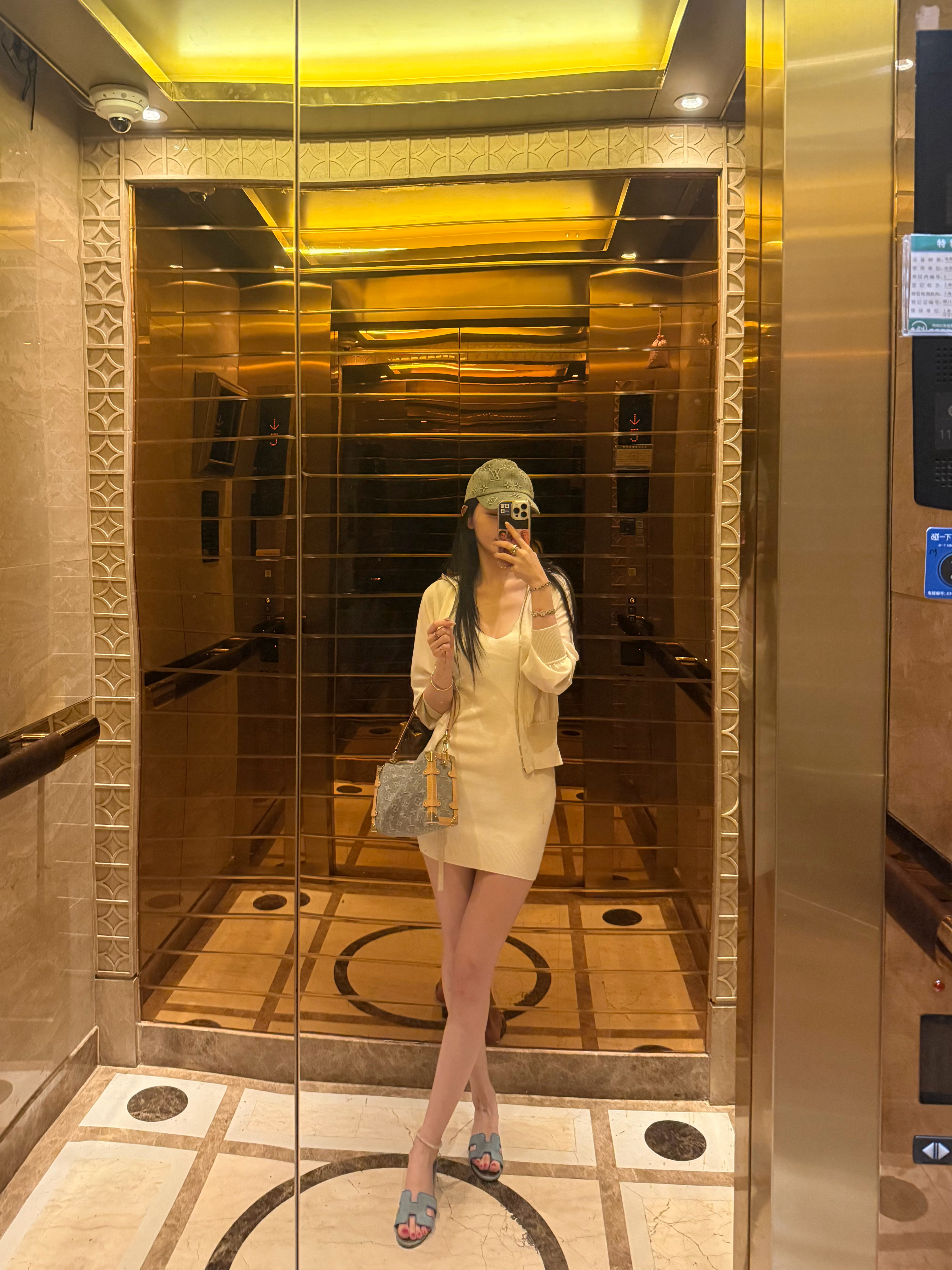 还是要争取每次出门都收拾的干净漂亮一点，毕竟不知道见了谁的哪一面就是最后一面。