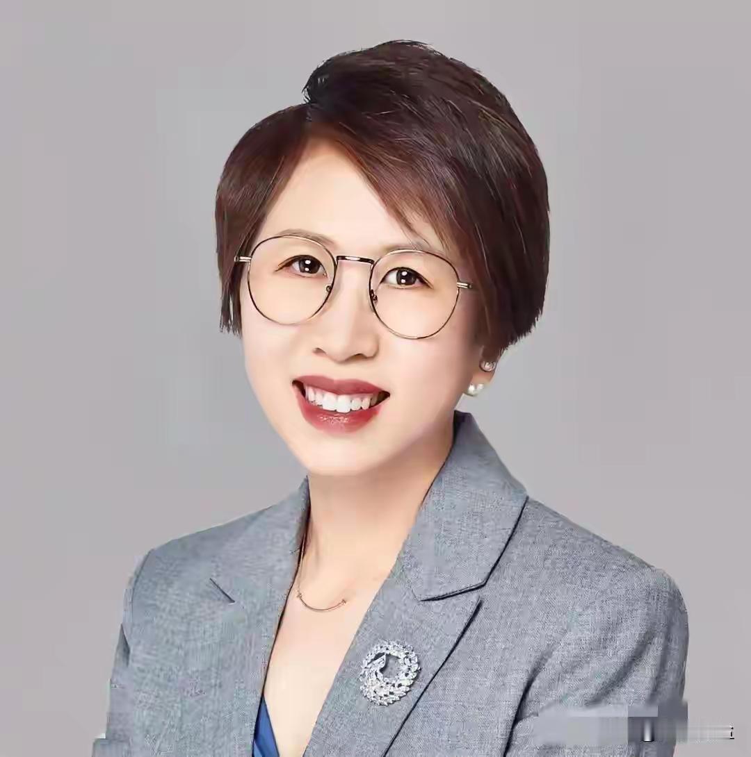 好奇查了一下这几天大火的北大赵宏教授越挖越觉得厉害！​人家不只是宪法与行政