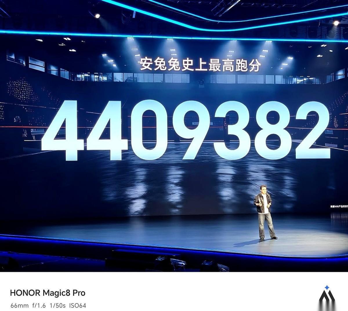 我看到荣耀新机那堆参数，第一反应不是牛逼，是有点害怕。真的，你细品。什么骁龙