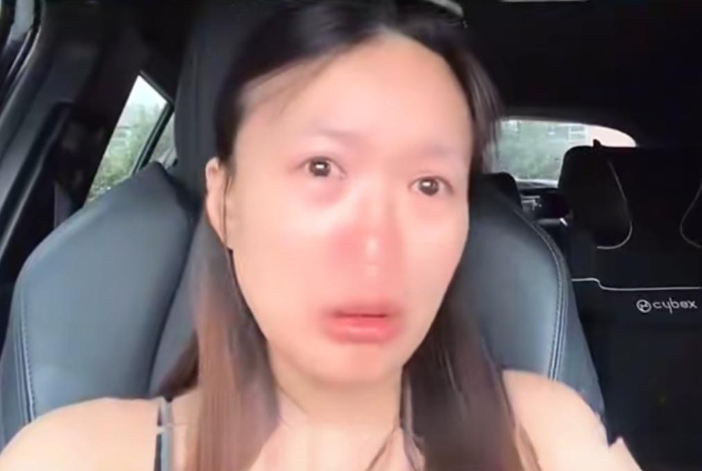 香港“小黄人”、移英港女哭诉：我是不是一辈子都不能再回到我熟悉的香港，是不是一辈