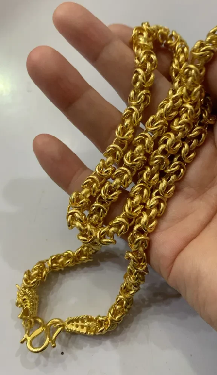 山西忻州，老张价值49509元的金链子被朋友的孩子捡到，但老张一时没有认出。事后