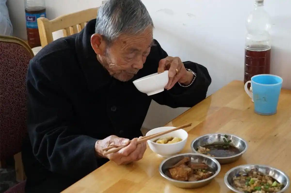 升糖最快的主食被揪出，是白米饭的6倍！医生苦劝：糖尿病人别再吃了 糖尿病已