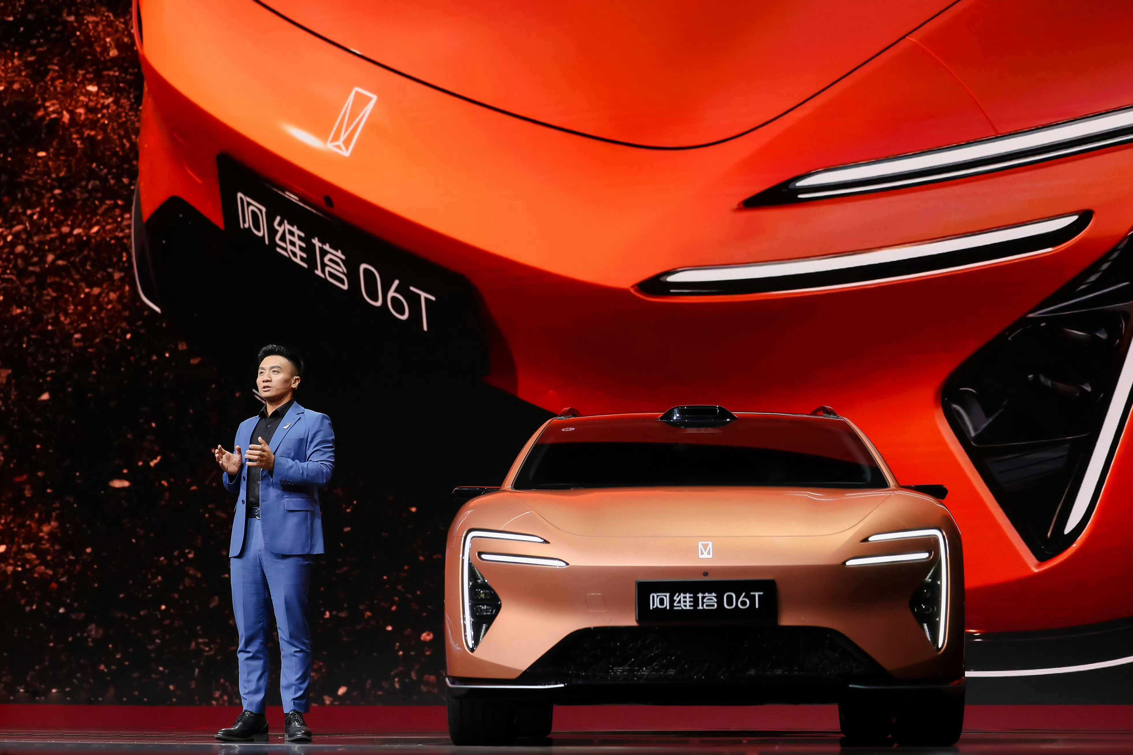 阿维塔06T21.29万起，标配华为乾崑ADS智驾+鸿蒙座舱，纯电/增程双动力